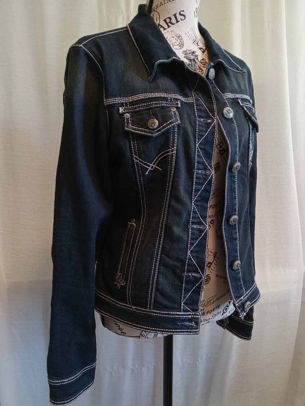 The perfect vintage BProgress jacket in a blue-jeans color with white seams